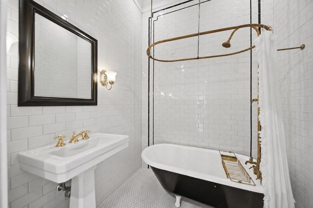 220 W 10th Street, Houston, TX 77008