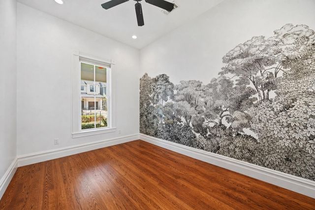220 W 10th Street, Houston, TX 77008