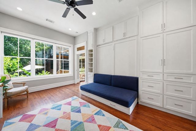 220 W 10th Street, Houston, TX 77008