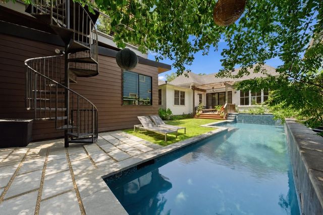 220 W 10th Street, Houston, TX 77008