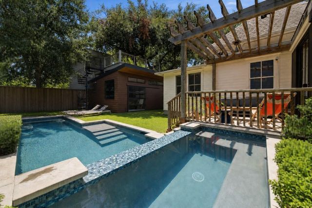 220 W 10th Street, Houston, TX 77008