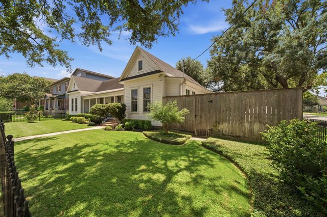 220 W 10th Street, Houston, TX 77008