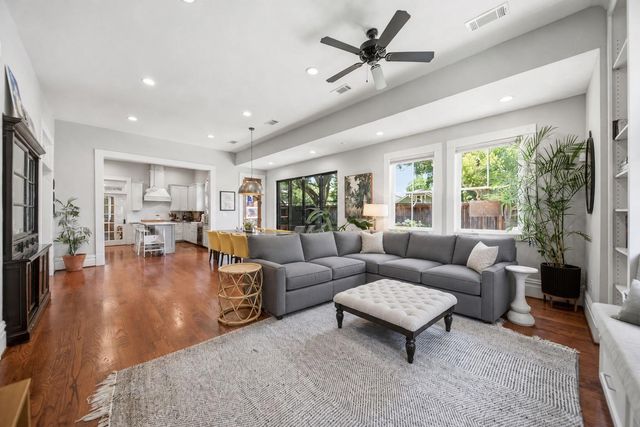 220 W 10th Street, Houston, TX 77008