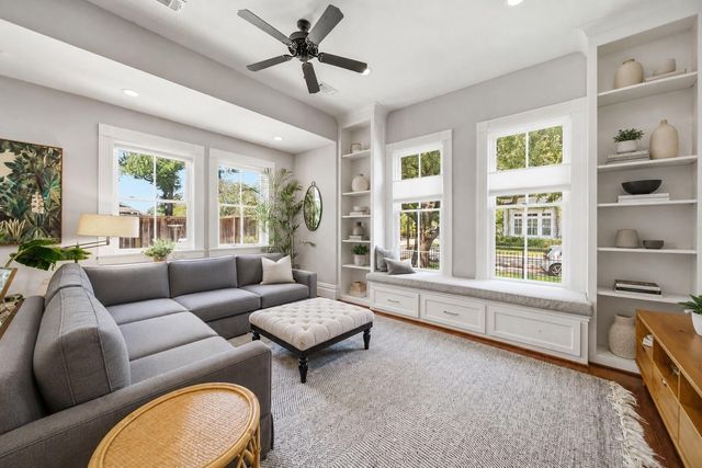220 W 10th Street, Houston, TX 77008