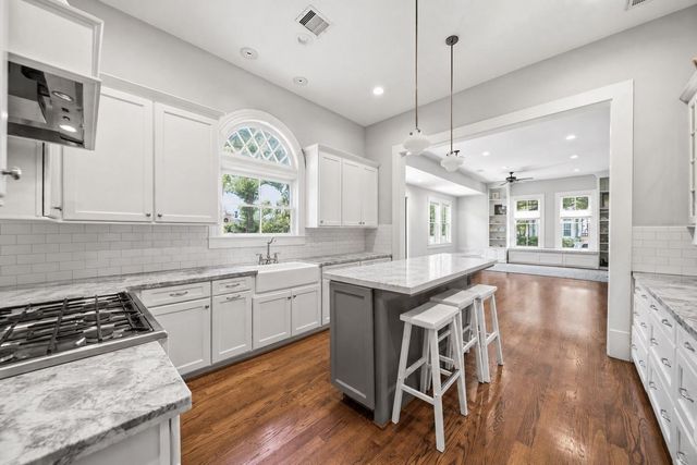 220 W 10th Street, Houston, TX 77008