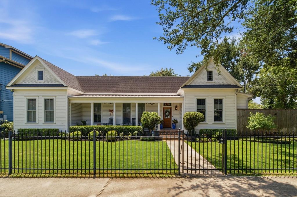220 W 10th Street, Houston, TX 77008