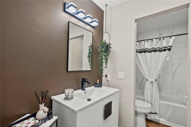 5640 Etiwanda Avenue 1, Tarzana (los Angeles), CA 91356