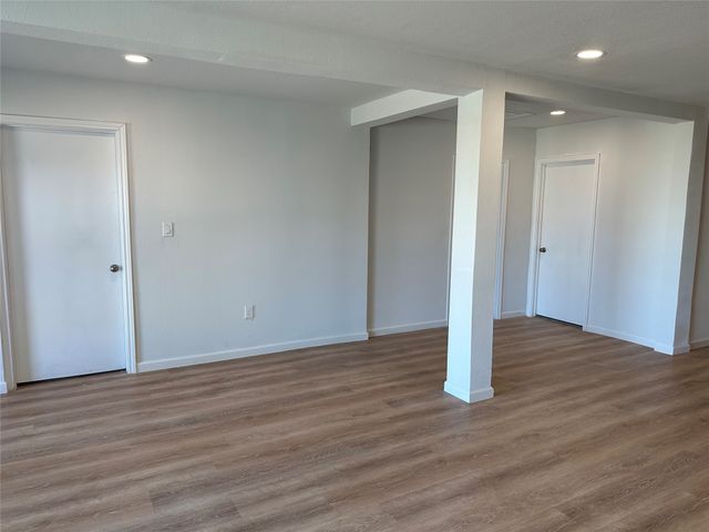 909 Jerry Mashek Drive, West, TX 76691
