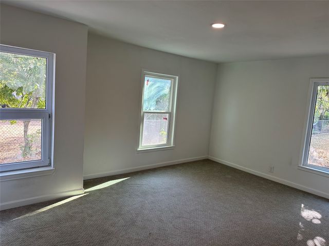 909 Jerry Mashek Drive, West, TX 76691
