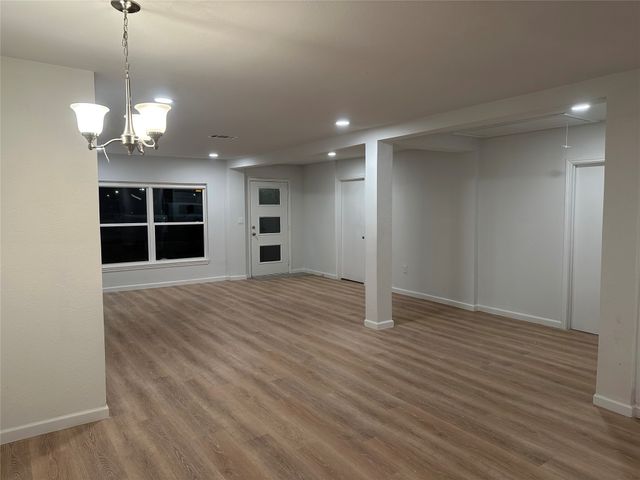 909 Jerry Mashek Drive, West, TX 76691