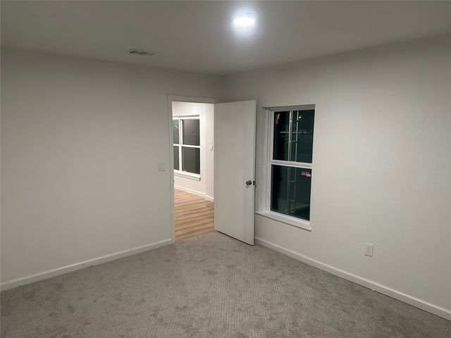 909 Jerry Mashek Drive, West, TX 76691
