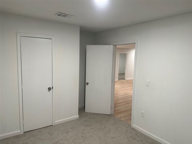 909 Jerry Mashek Drive, West, TX 76691
