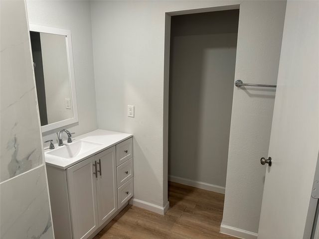 909 Jerry Mashek Drive, West, TX 76691