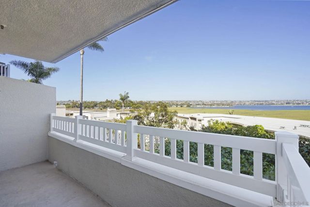 3991 Crown Point Dr 116, San Diego, CA 92109