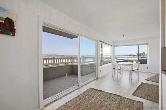 3991 Crown Point Dr 116, San Diego, CA 92109