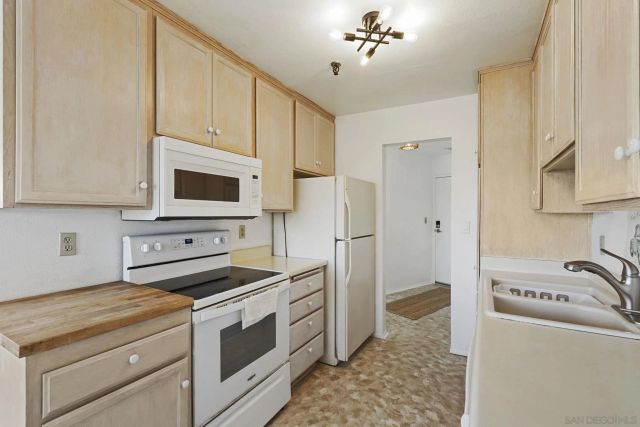3991 Crown Point Dr 116, San Diego, CA 92109
