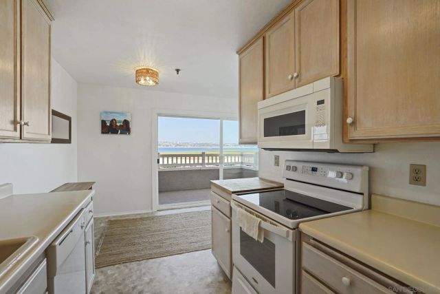 3991 Crown Point Dr 116, San Diego, CA 92109