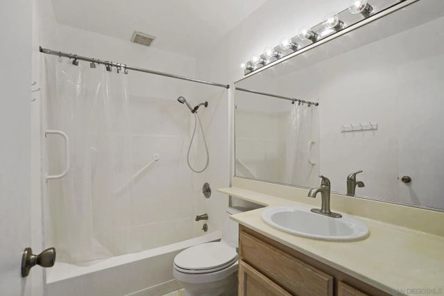3991 Crown Point Dr 116, San Diego, CA 92109