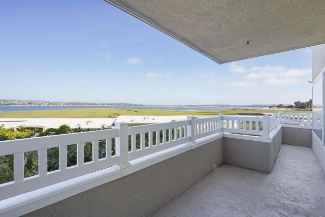 3991 Crown Point Dr 116, San Diego, CA 92109
