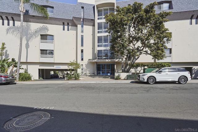 3991 Crown Point Dr 116, San Diego, CA 92109