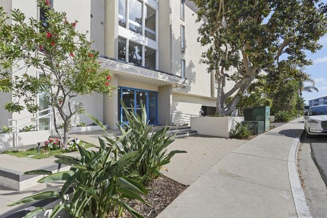 3991 Crown Point Dr 116, San Diego, CA 92109