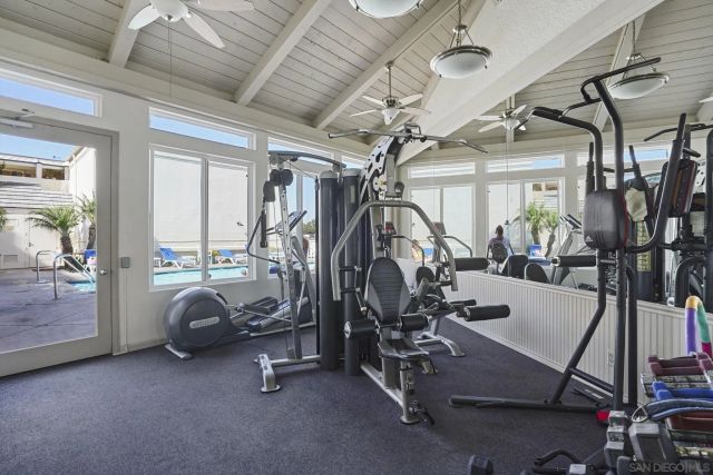 3991 Crown Point Dr 116, San Diego, CA 92109