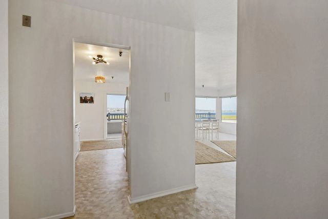 3991 Crown Point Dr 116, San Diego, CA 92109