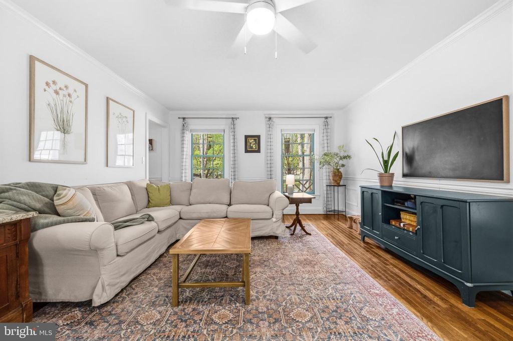 Image 13 of property listing at 8618 CREEK CT, White Plains, MD 20695