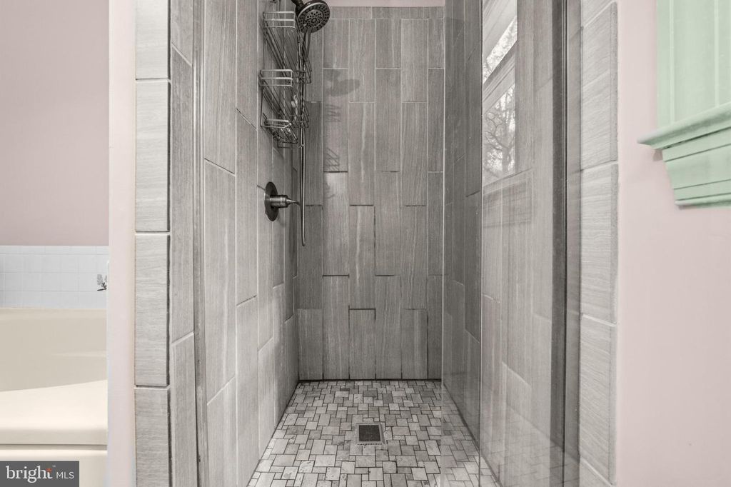 Image 22 of property listing at 8618 CREEK CT, White Plains, MD 20695