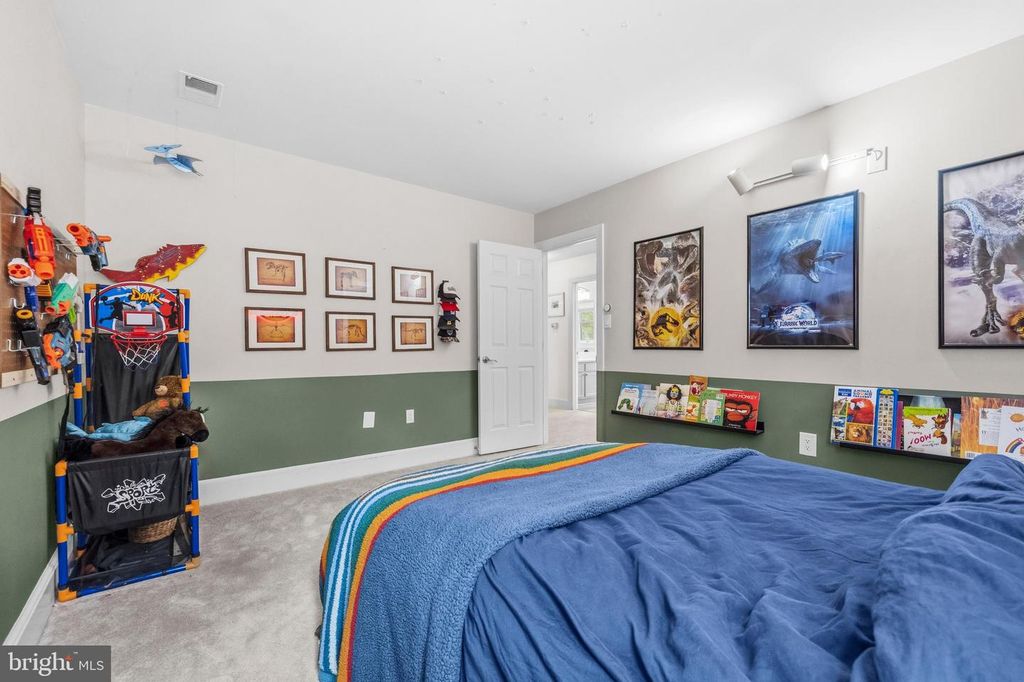 Image 24 of property listing at 8618 CREEK CT, White Plains, MD 20695