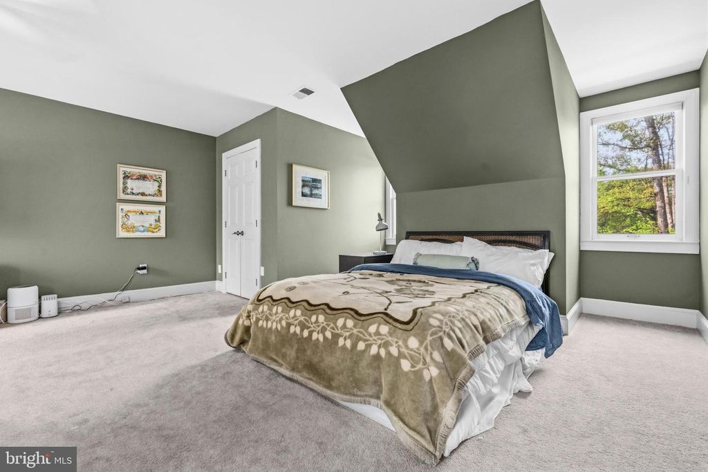 Image 29 of property listing at 8618 CREEK CT, White Plains, MD 20695