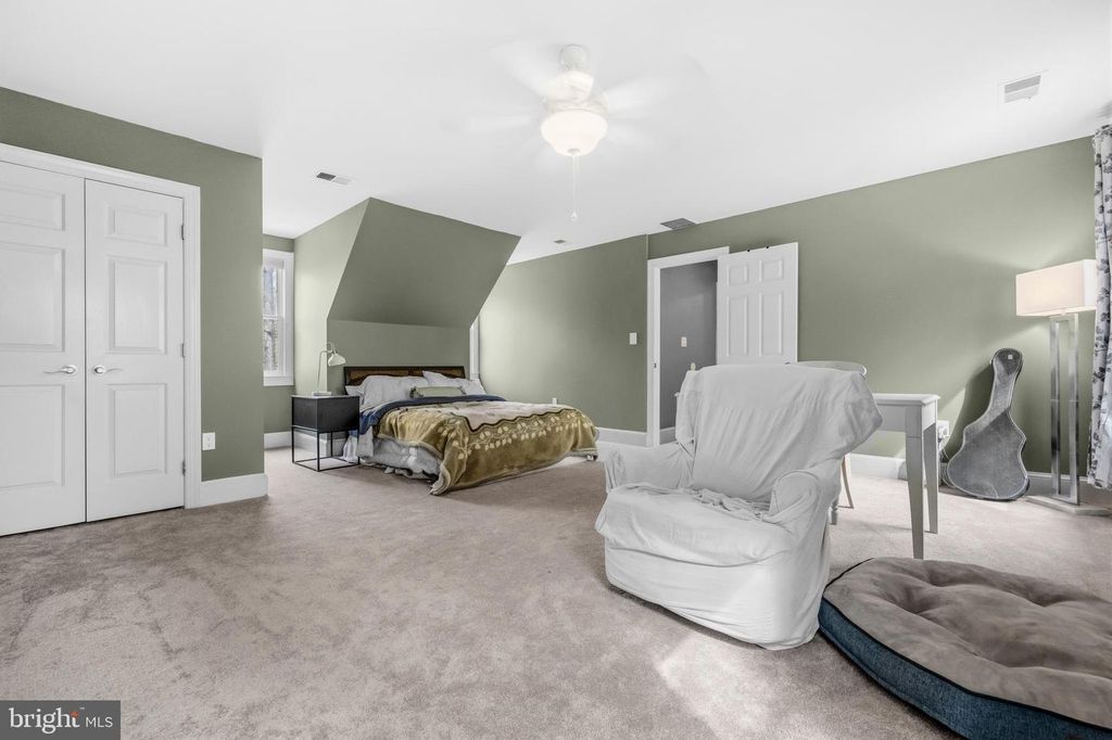 Image 31 of property listing at 8618 CREEK CT, White Plains, MD 20695