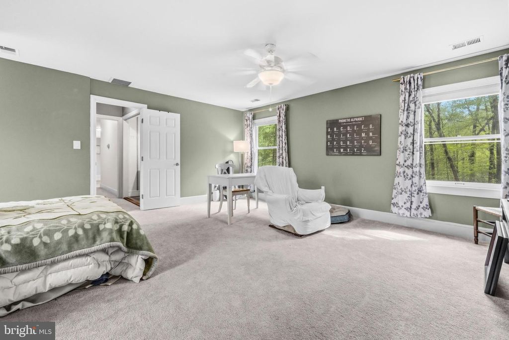 Image 32 of property listing at 8618 CREEK CT, White Plains, MD 20695