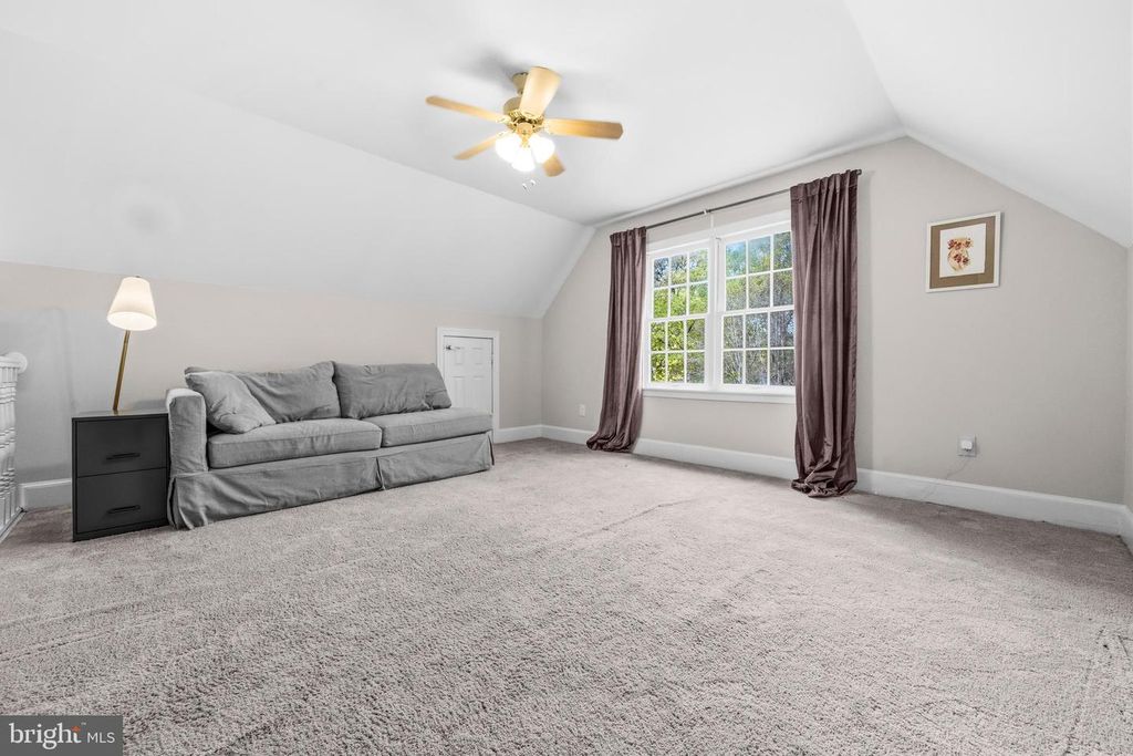 Image 33 of property listing at 8618 CREEK CT, White Plains, MD 20695