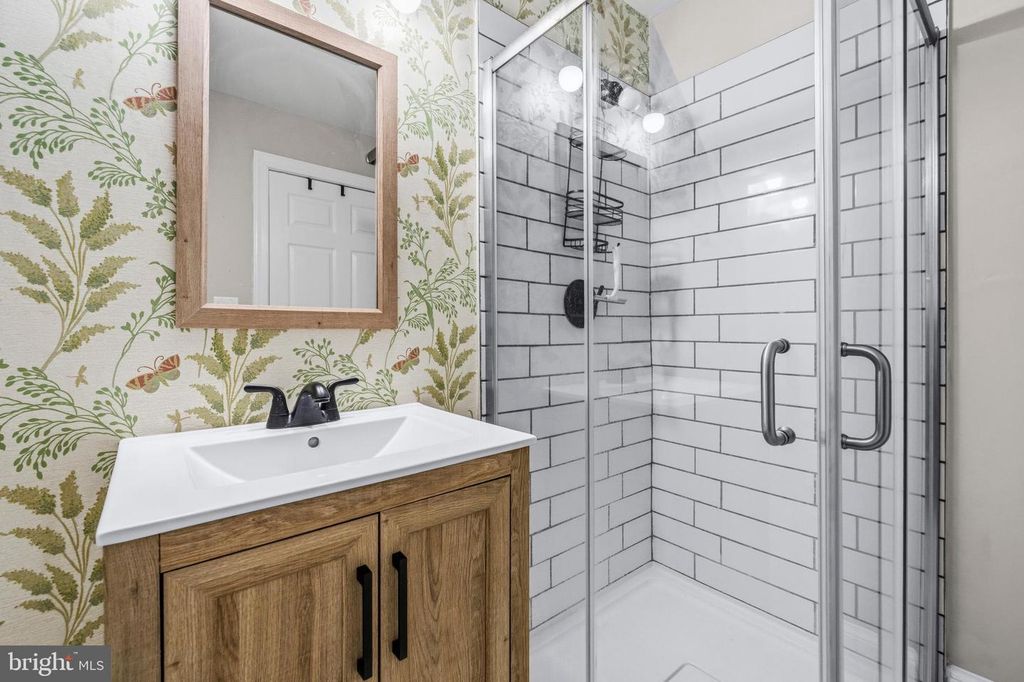 Image 35 of property listing at 8618 CREEK CT, White Plains, MD 20695