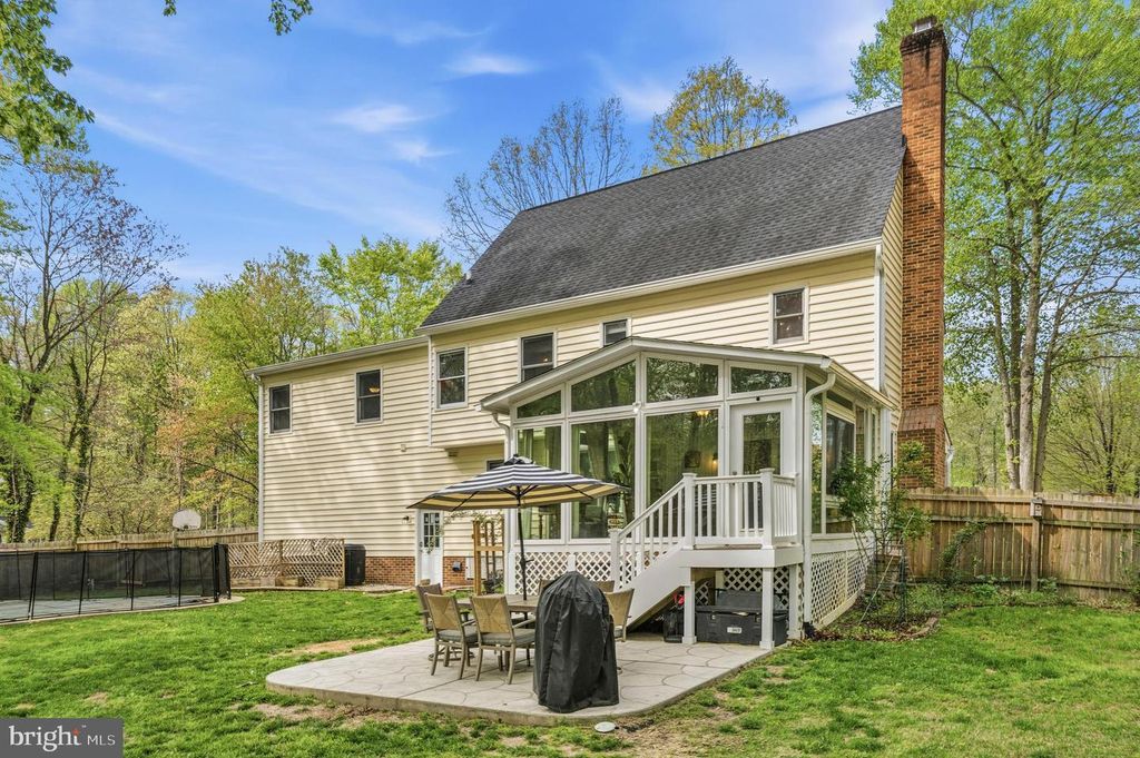 Image 37 of property listing at 8618 CREEK CT, White Plains, MD 20695