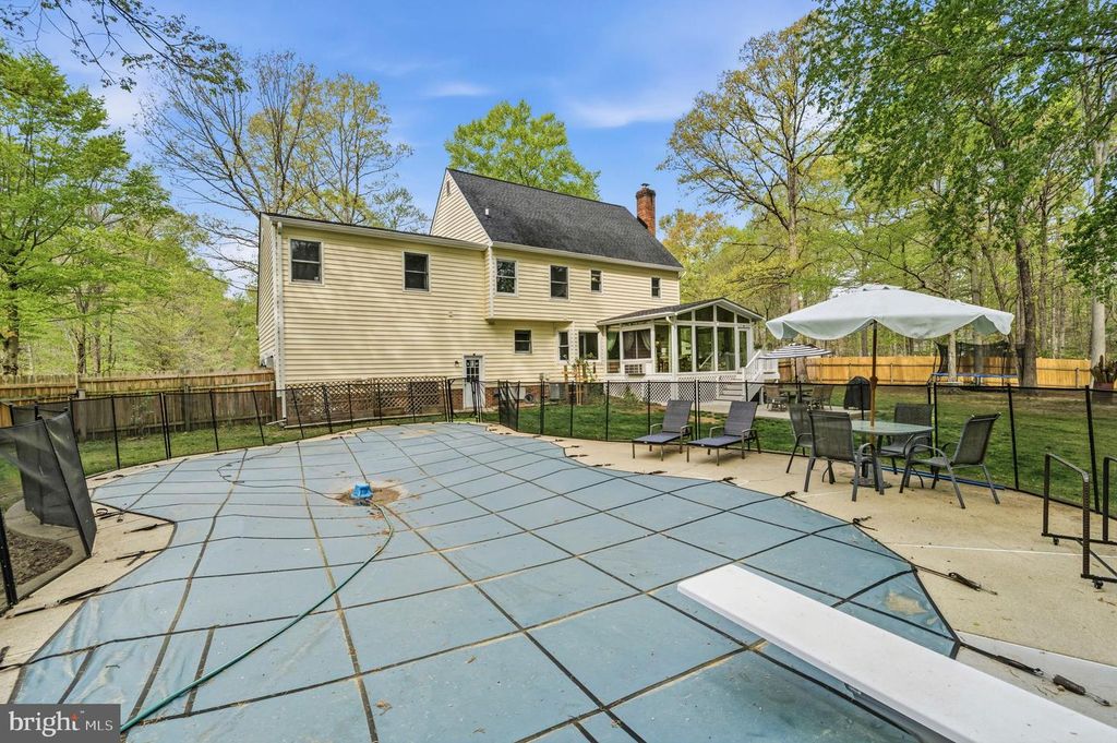 Image 39 of property listing at 8618 CREEK CT, White Plains, MD 20695