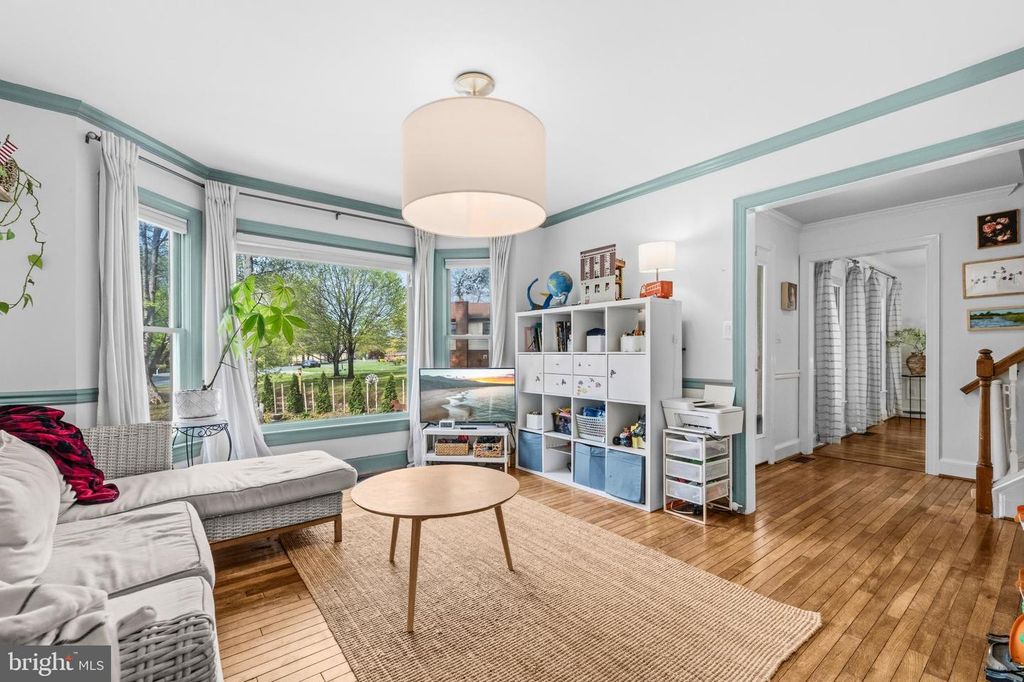 Image 6 of property listing at 8618 CREEK CT, White Plains, MD 20695