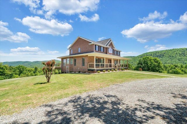 1615 Turkeycock LN, Penhook, VA 24137