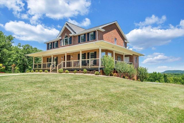 1615 Turkeycock LN, Penhook, VA 24137