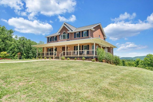 1615 Turkeycock LN, Penhook, VA 24137