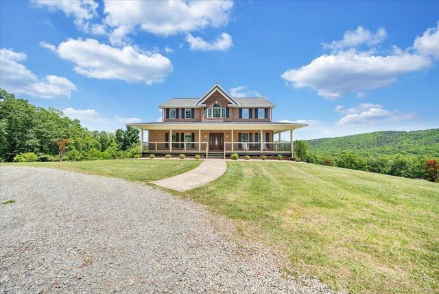 1615 Turkeycock LN, Penhook, VA 24137