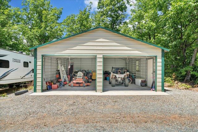 1615 Turkeycock LN, Penhook, VA 24137