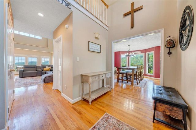 1615 Turkeycock LN, Penhook, VA 24137