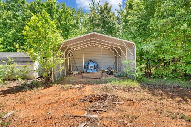 1615 Turkeycock LN, Penhook, VA 24137