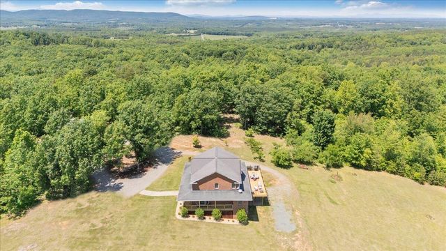 1615 Turkeycock LN, Penhook, VA 24137