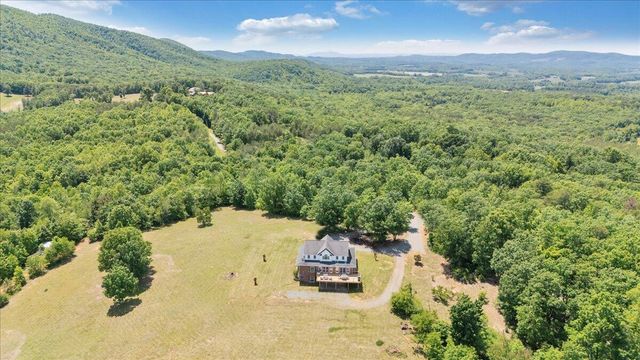 1615 Turkeycock LN, Penhook, VA 24137