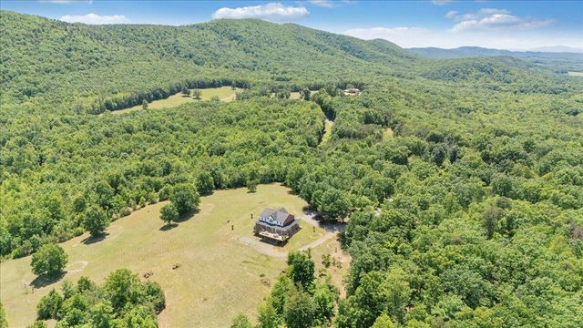 1615 Turkeycock LN, Penhook, VA 24137