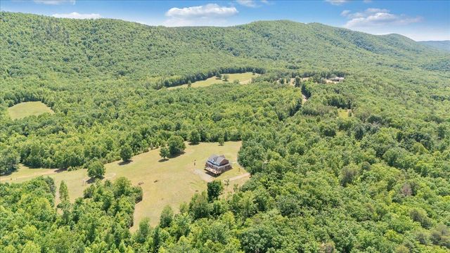1615 Turkeycock LN, Penhook, VA 24137
