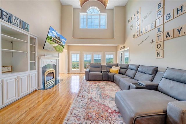 1615 Turkeycock LN, Penhook, VA 24137